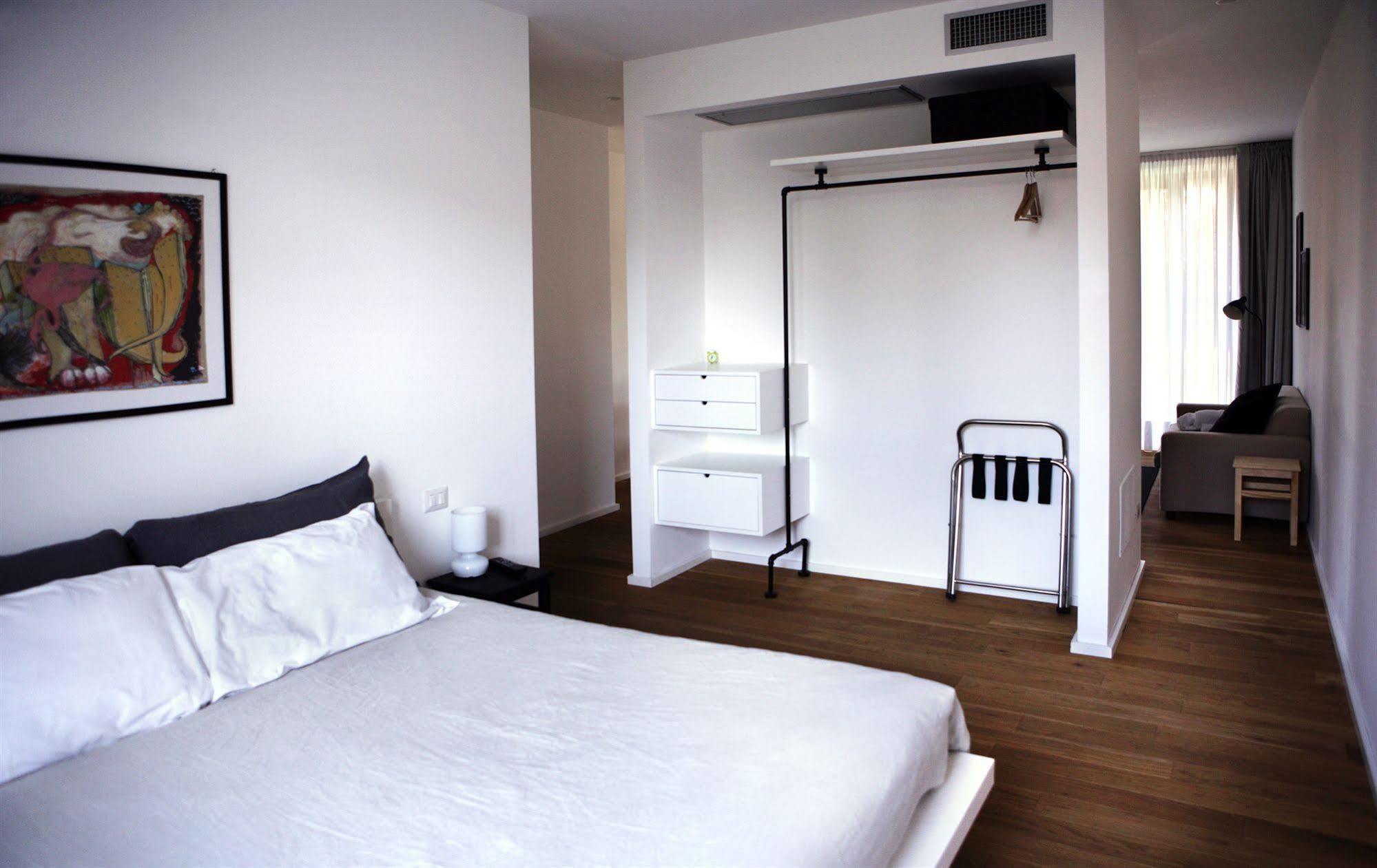 Mxp Rooms Guest House Cardano Al Campo Eksteriør billede